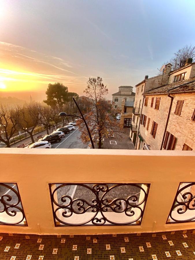 B&B Terrazza Sul Borgo Mogliano Exteriör bild