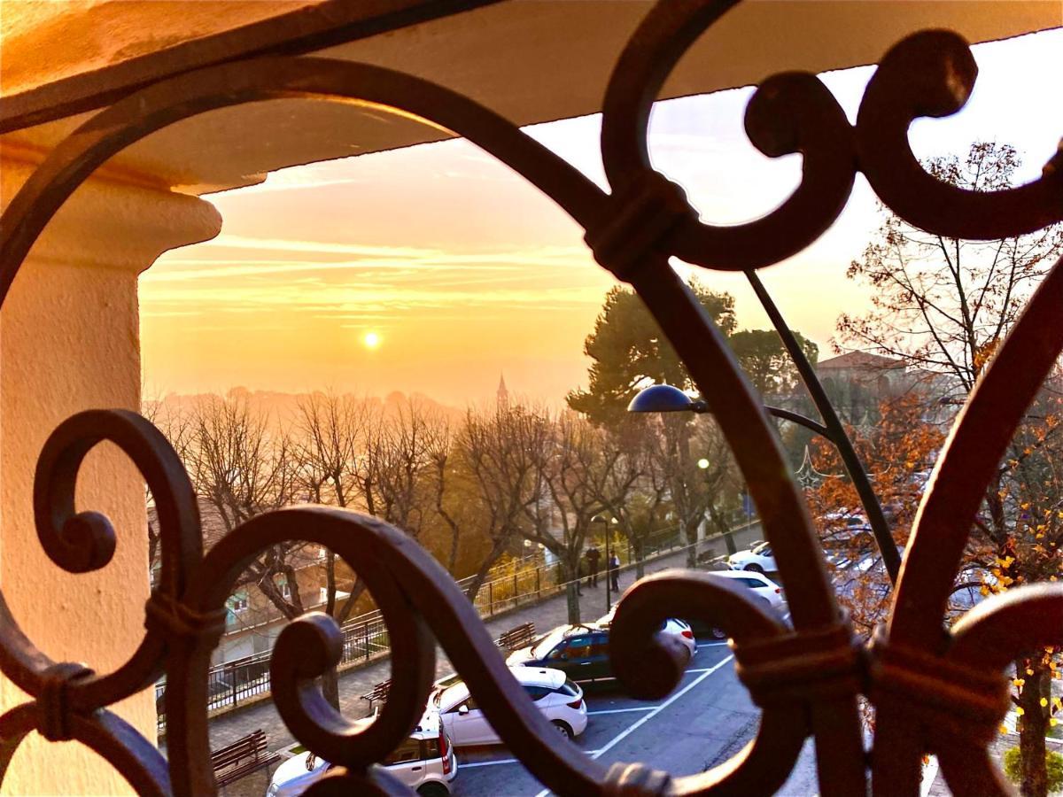 B&B Terrazza Sul Borgo Mogliano Exteriör bild